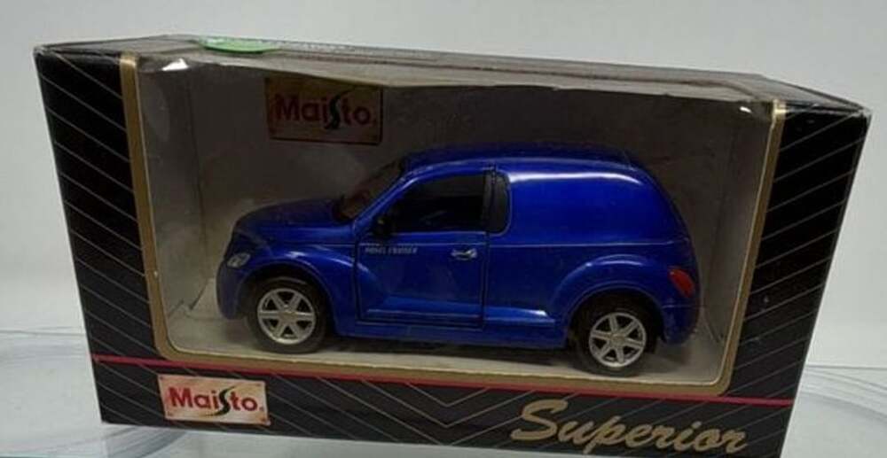 Maisto Superior Motorized Chrysler Panel Cruiser Blue Diecast